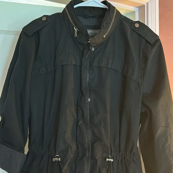Levi Strauss black Wind/ rain coat longer hem on back. Draw strings also. EUC. - Picture 10 of 13